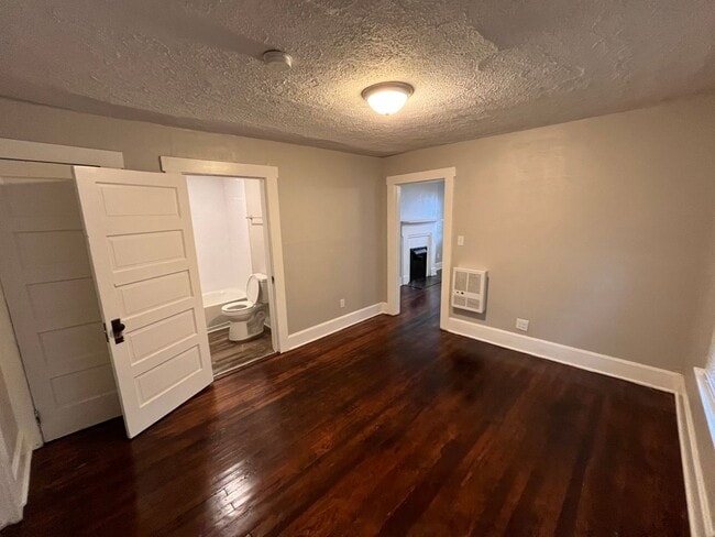 Building Photo - DECEMBER RENT FREE - One Bedroom Renovated Duplex!