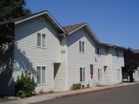 Building Photo - Newer 2 bedroomTownhome