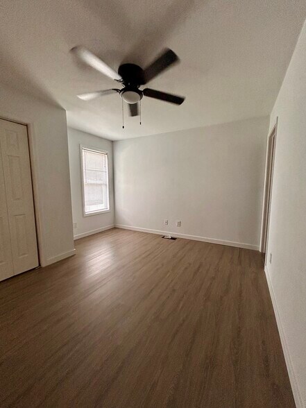 Building Photo - 233 Wood Dale Dr