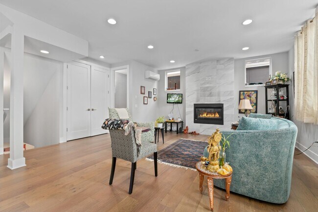 Building Photo - 5Bd/3.25Ba Seattle House