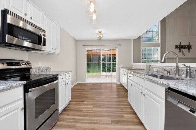 Building Photo - Beautiful 3BD/2.5BA Home in the Edinburgh Community of Ballantyne!