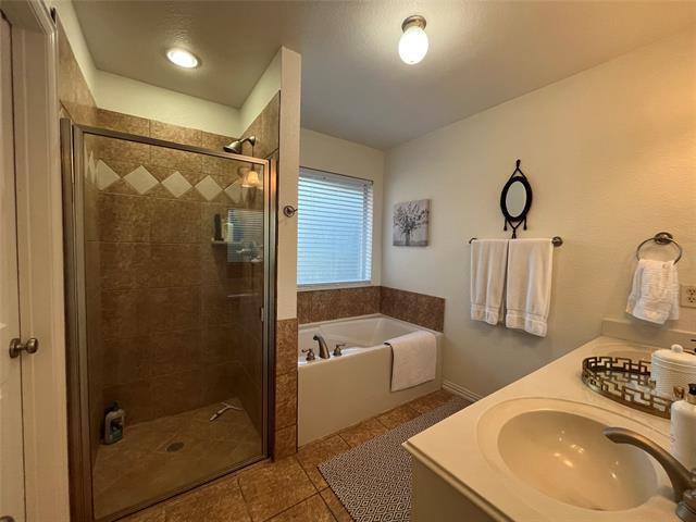 Building Photo - 3571 Cromart Ct S