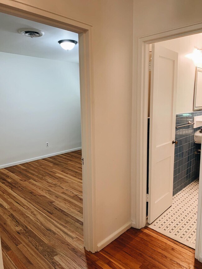 Building Photo - 501 Milledge Rd