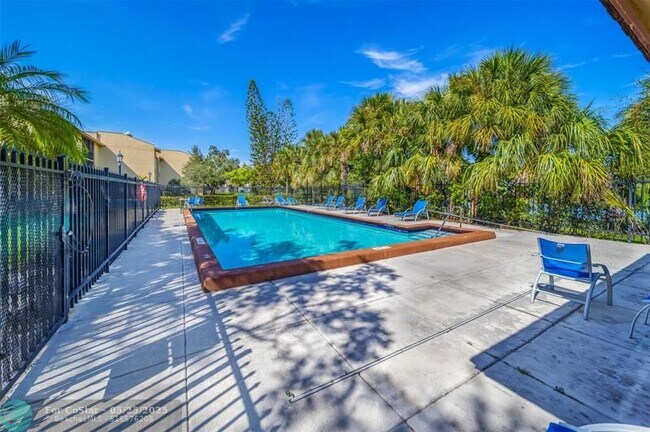 Building Photo - 2031 Coral Ridge Dr
