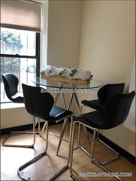 Building Photo - 90 St Botolph St