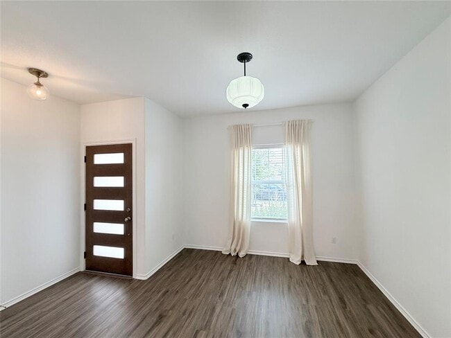 Building Photo - 928 Legends Ln