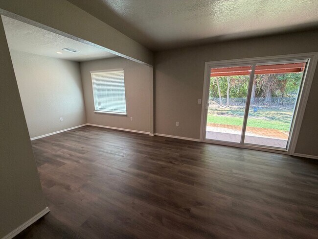 Building Photo - 1405 S Avery Dr
