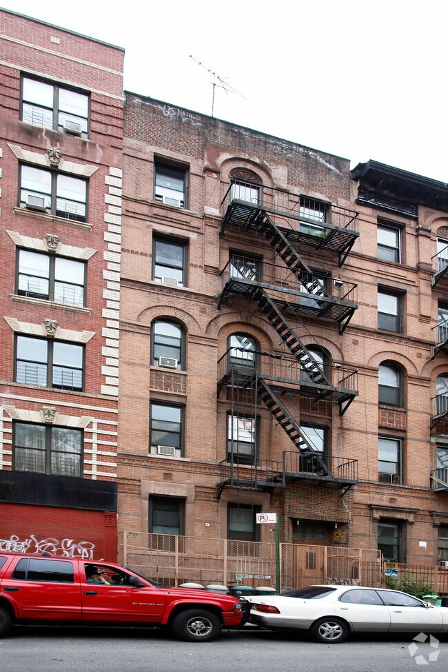 Building Photo - 211 Henry St