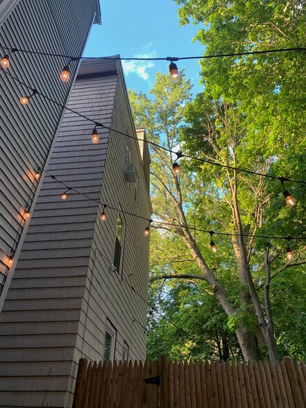 Building Photo - 23 Elm St