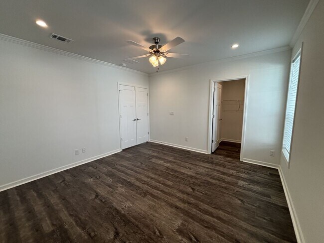 Building Photo - 925 W Sand Cay Ave