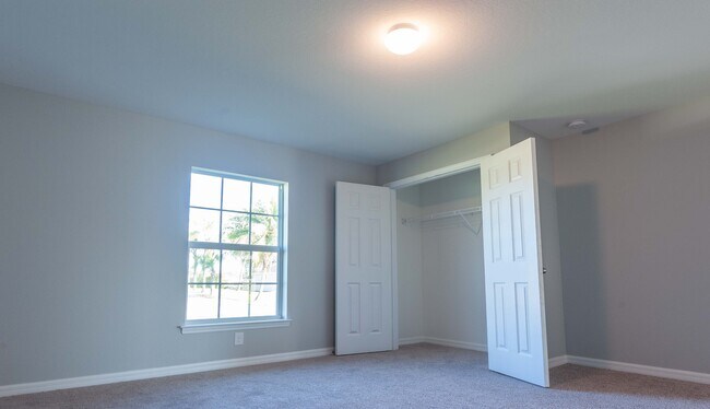 Building Photo - 1222 NE 10th St