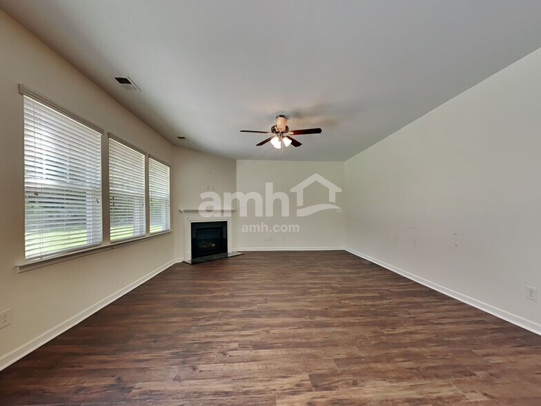 Building Photo - 138 Blackwater Way
