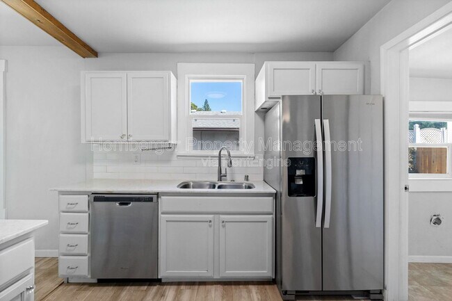 Building Photo - 1836 E 10th Ave