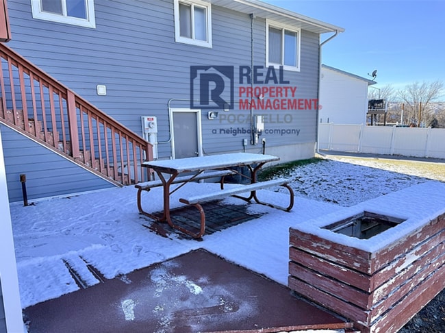 Building Photo - 4 bed 3 bath house - 2 car garage - RV parking