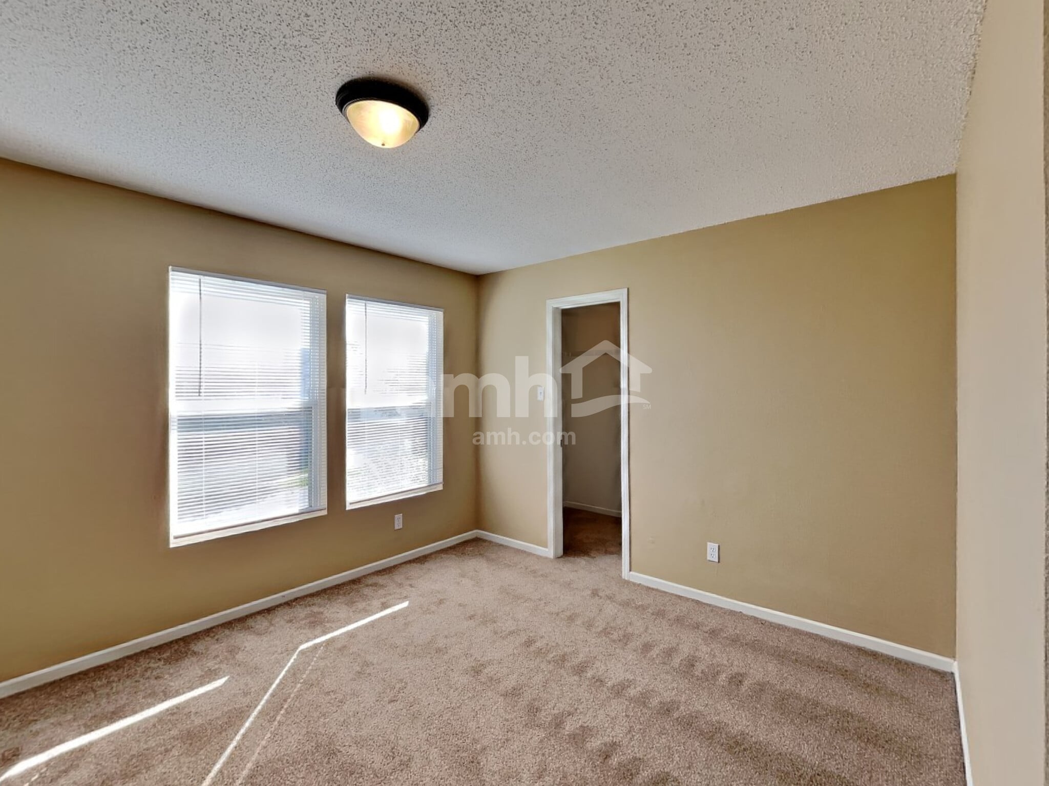 Building Photo - 202 Creekview Dr