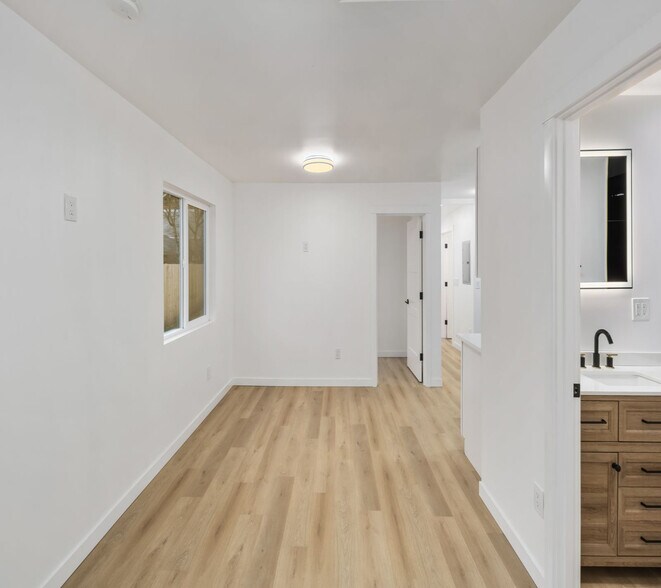 Building Photo - 5945 Fauntleroy Way SW