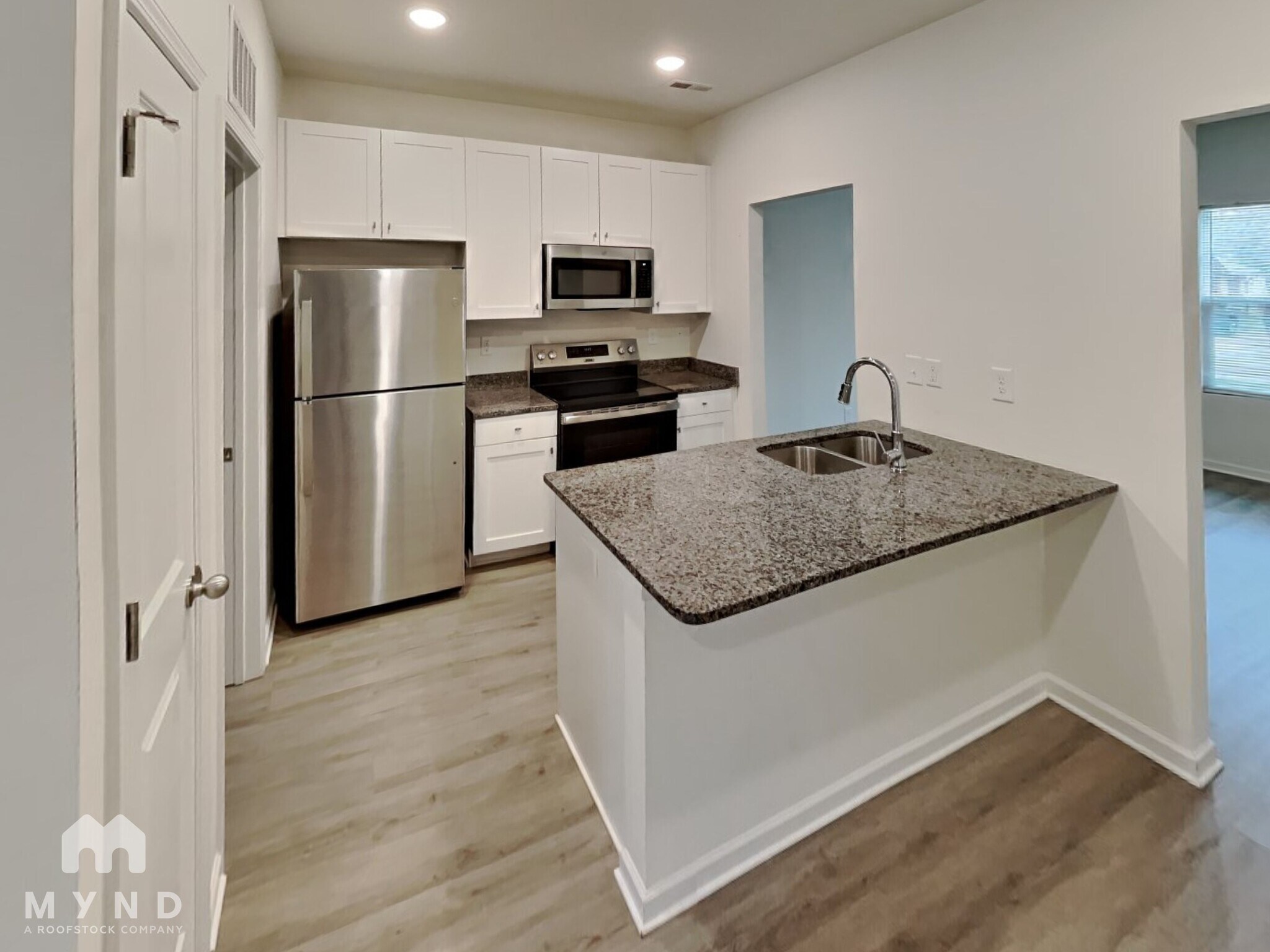 Building Photo - 819 W Walnut Ave