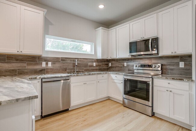 Building Photo - 3817 Winfield Ave