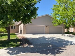 Building Photo - 2325 Northbrook Dr