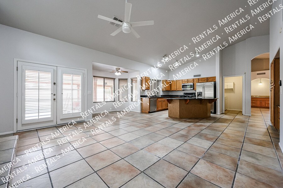 Building Photo - 1243 W Iris Dr