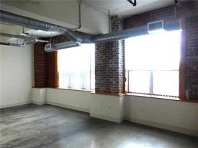 Building Photo - Downtown Area