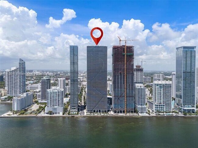 Building Photo - 700 NE 24th St