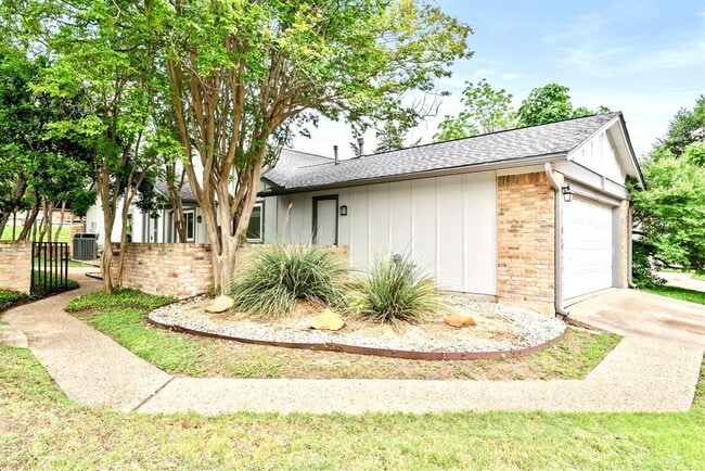 Building Photo - 1702 Coturnix Dr