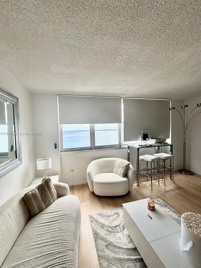 Building Photo - 999 Brickell Bay Dr