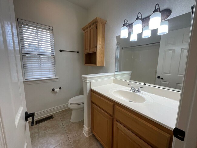 Building Photo - Spacious 4 Bedroom 2 bathroom House in Bella Vista READY FOR RENT *LIMITED OFFER