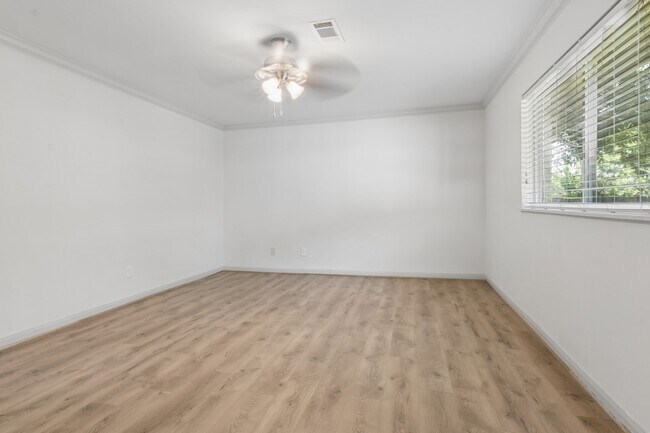 Building Photo - 6022 Beaudry Dr