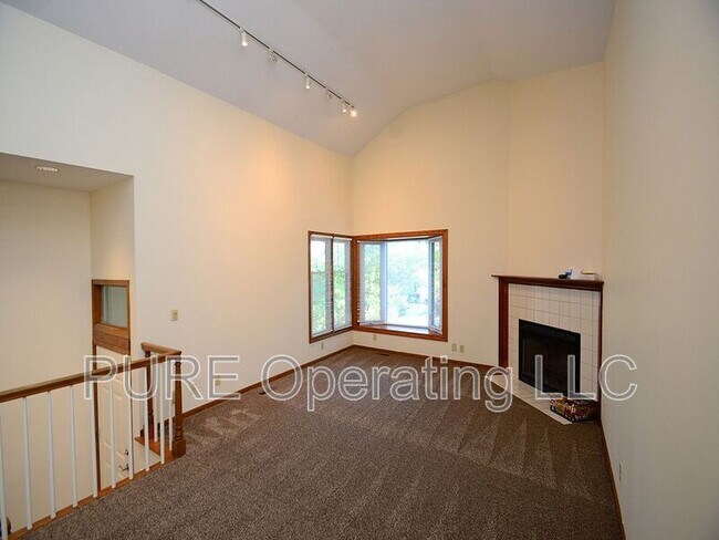 Building Photo - 1217 Pierce St