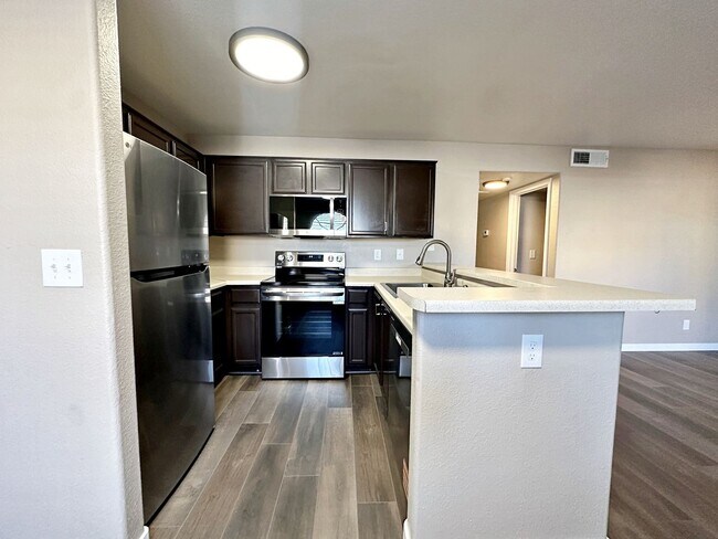 Building Photo - REMODELED 2 BEDROOM DOWNSTAIRS CONDO IN GATED COMMUNITY