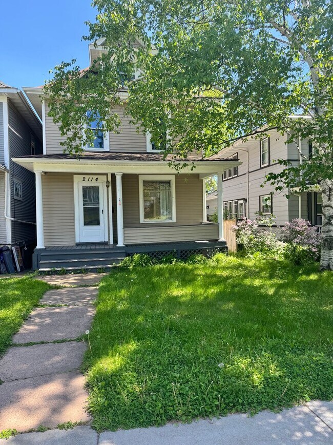 Building Photo - AVAILABLE June 1st - 6 Bedroom, 2 Bath House with Garage $200 Off First Months Rent!