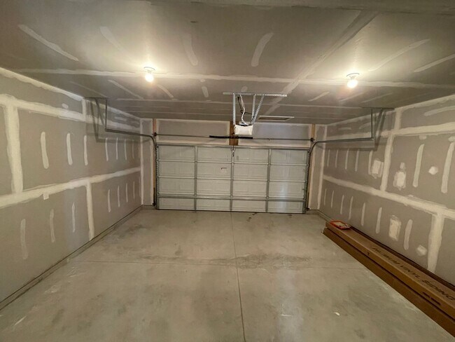 Building Photo - COMING SOON!! STUNNING 4 BEDROOM HOME FOR ...
