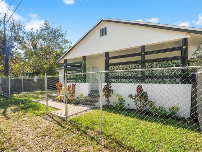 Building Photo - 6318 NW 19th Ct