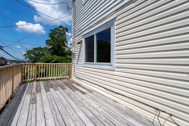 Building Photo - AVAILABLE JUNE 2026 - Beautiful, 3 Bed House with Huge Deck and Yard!