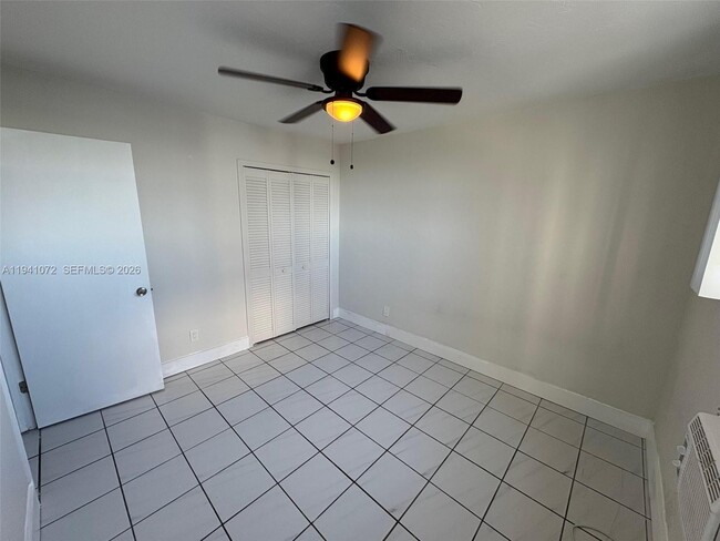 Building Photo - 505 NE 30th St