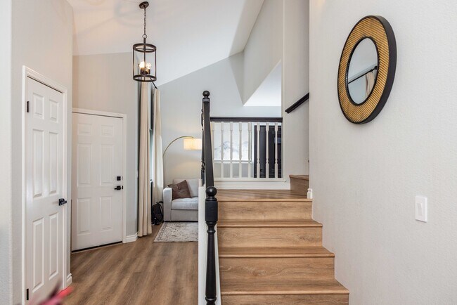 Building Photo - 1954 Bristol St