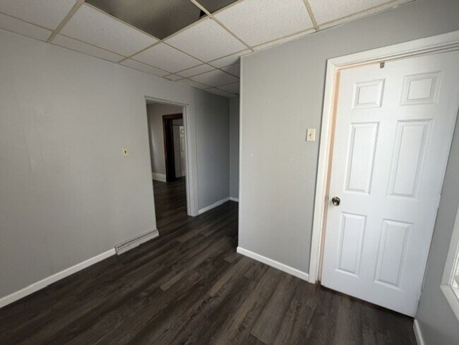 Building Photo - 14 S Grandview Ave