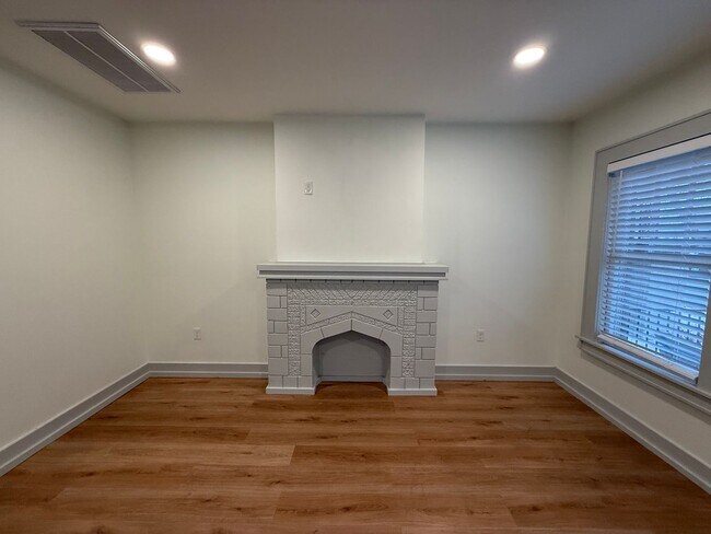 Building Photo - Updated 1 Bedroom for Rent!