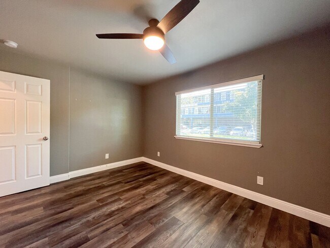 Building Photo - Remodeled 1 Bed, 1 Bath Apt Near McKinley Park