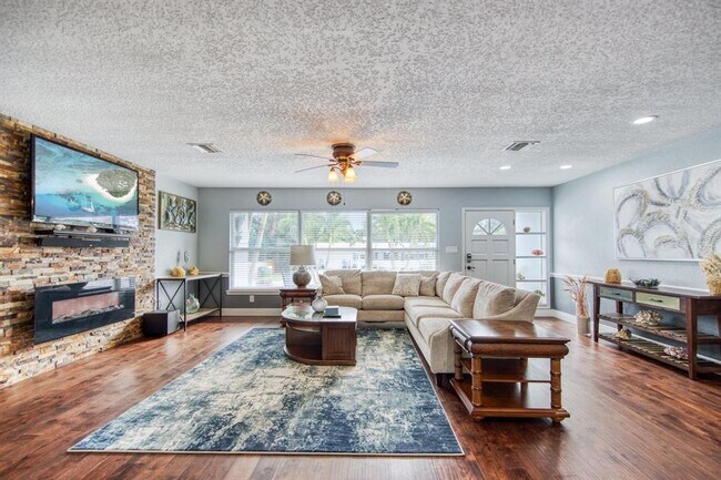 Building Photo - 3173 Fountainhead Dr