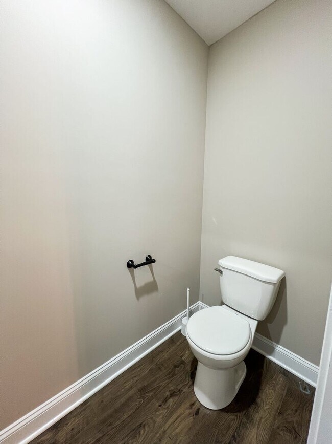 Building Photo - Move-In Specials Available! Beautiful Sing...
