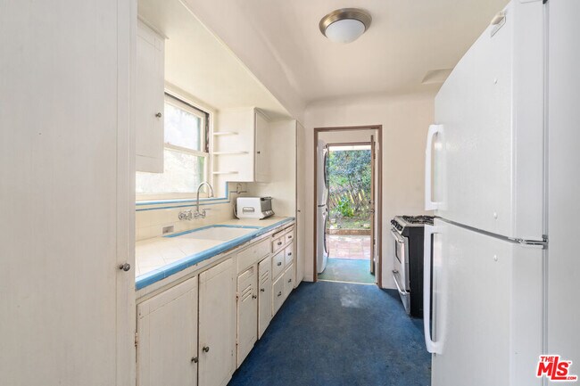 Building Photo - 3705 Fredonia Dr