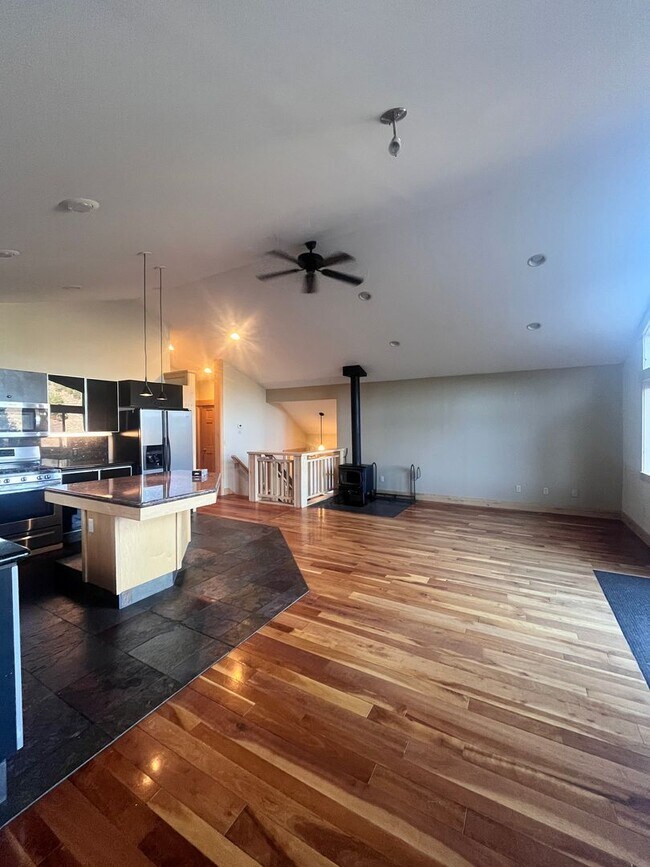 Building Photo - Long Term Lease available near Glenshire- $3800