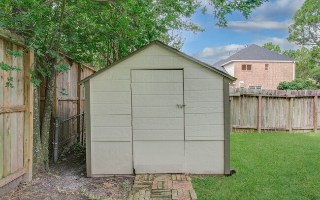 Building Photo - 5519 Huisache St