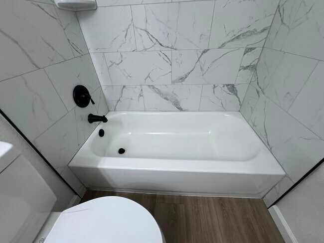 Building Photo - 2118 N Glenn Ave