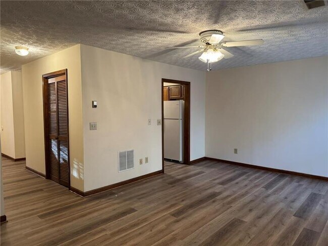 Building Photo - 1105 Booth Ct SW