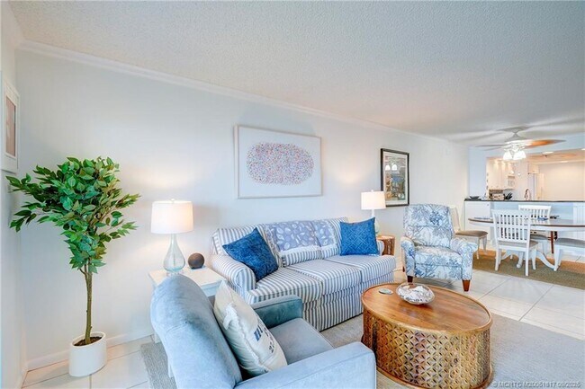 Building Photo - 10 NE Plantation Rd