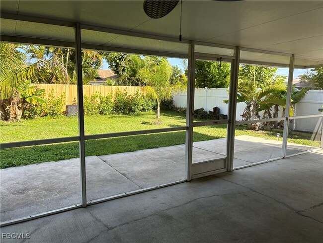 Building Photo - 717 SE 10th Ave